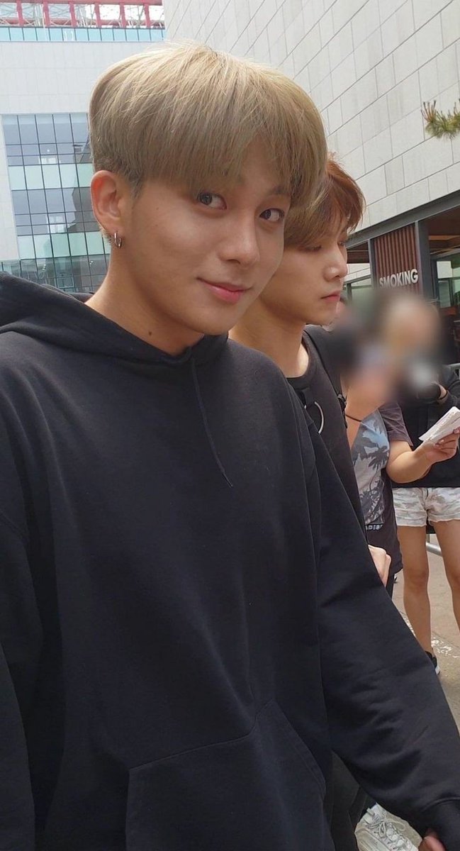 jongho's natural skin tone; a thread #JONGHO  #최종호  #ATEEZ  #에이티즈