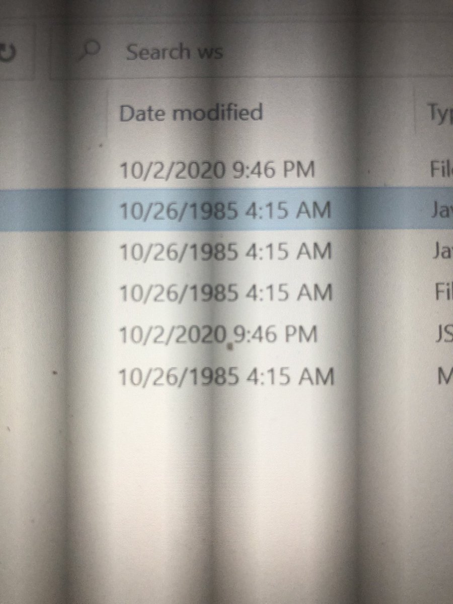 4che_Henry's tweet photo. yo wtf? 1985?? Dafuq is wrong with my laptop https://t.co/3BT0H7g4Rv