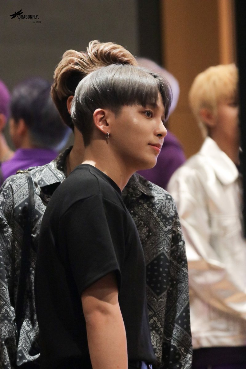 jongho's natural skin tone; a thread #JONGHO  #최종호  #ATEEZ  #에이티즈