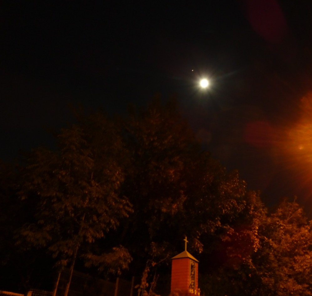 Elciapelciaba's tweet photo. #Pełnia #Księżyc #Mars #Cienie
#fullMoon #Mars #Shadows
#Kraków #Krowodrza
#Astrokloka
#TakSeCykłam
#StormHour #ThePhotoHour
#10.20 ☝️ https://t.co/ZOsfOqxP8F