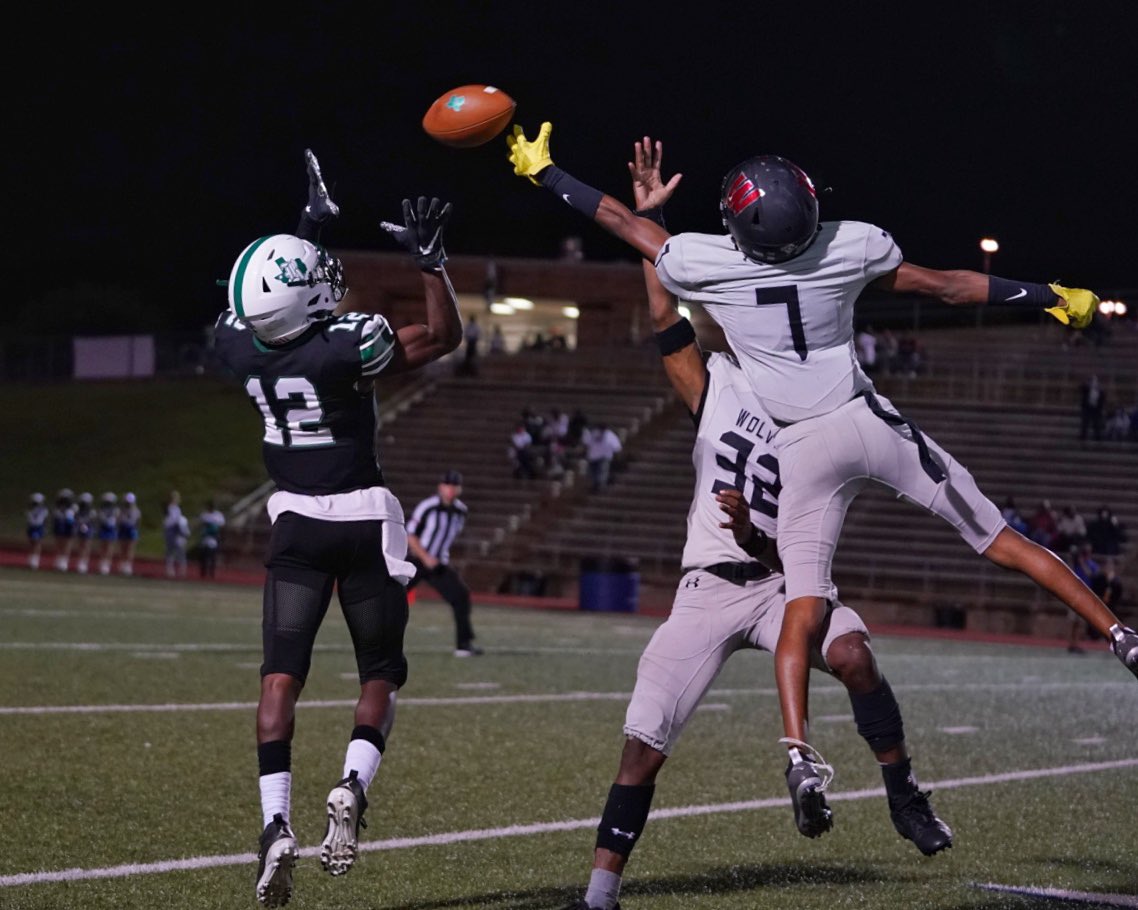 BCSshots's tweet photo. @WeissFootball 21 @RudderFootball 21 at Halftime @dctf @kbtxsports https://t.co/hqAtLKRxvU