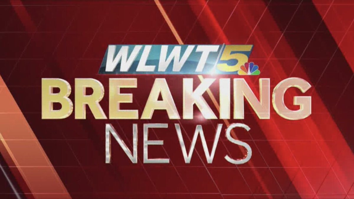 jatara_'s tweet photo. On our way to breaking news. Boone County Sheriff’s deputies tell me several people were shot on Winchester Drive in Richwood, just before 9pm. One victim is a child who was rushed to the hospital. No known conditions yet. Deputies tell me one person is in custody. @WLWT https://t.co/trgeuDqX0x
