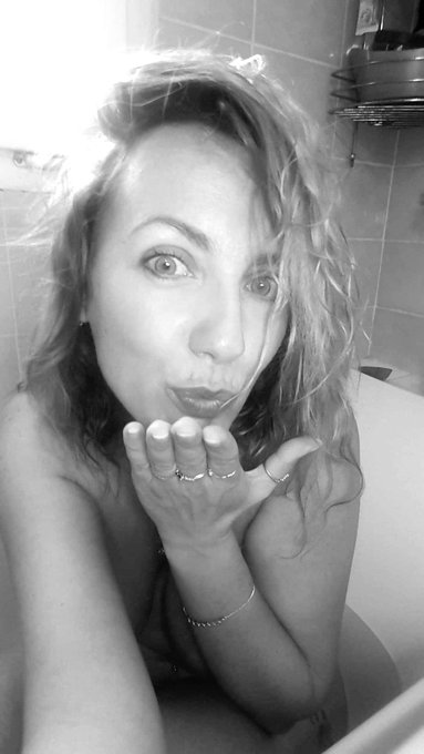 Morning guys !!!  Noir et blanc ou en couleur ?  #morning #blackandwhitephotography #color https://t<a href="/tag/morning"class="tags"><span>#morning</span></a><a href="/tag/color"class="tags"><span>#color</span></a><a href="/tag/blackandwhitephotography"class="tags"><span>#blackandwhitephotography</span></a>