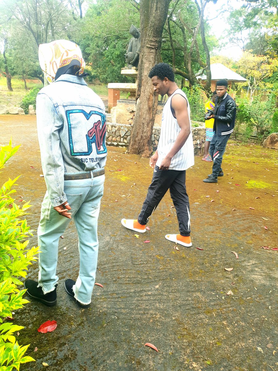 Kellywanenoni's tweet photo. @de_firstwarrior showing me how to do the Alte walk while I drip like a DripDaddy 💦
#AhHmmByKellywane drops tomorrow
Styled by Kushi Wears #alte #altestyle https://t.co/cZB5by0BJv