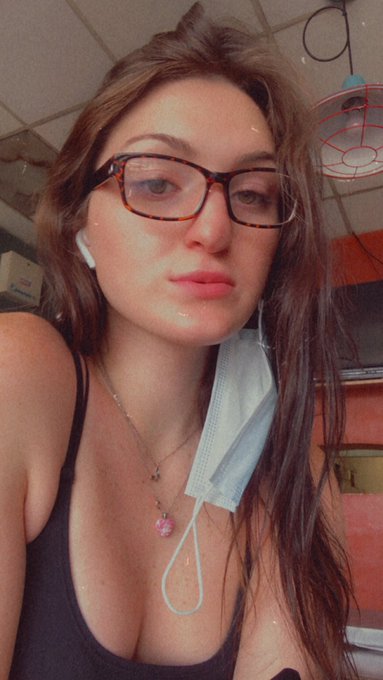 Watch Tori Easton's leaked NSFW photo on TwXstars