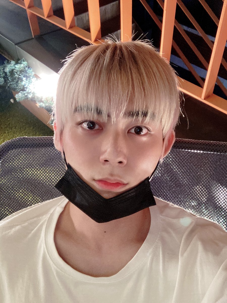 TRCNG_official's tweet photo. #TRCNG #지훈 추석 연휴 안전하게 잘 보내고 계시나용? https://t.co/7t9Ro1p8Kz