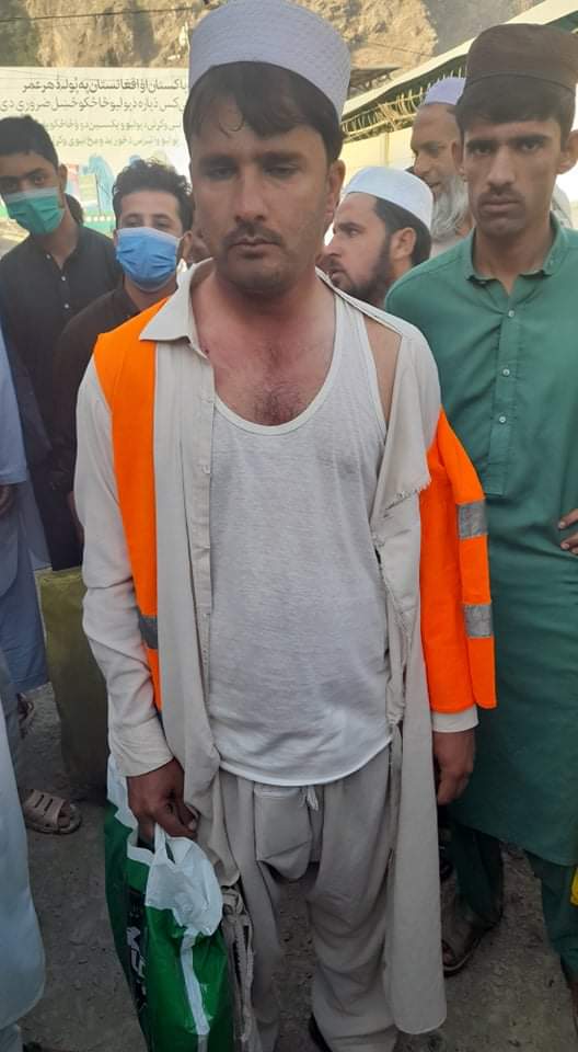 Afridayyyy's tweet photo. Gundmar was caught by the customs officials carrying goods illegally, then he made a tool and accused FC, the service of FC is not hidden from anyone.
#FCIsprideOfPakistan https://t.co/mDJwAUyl8U