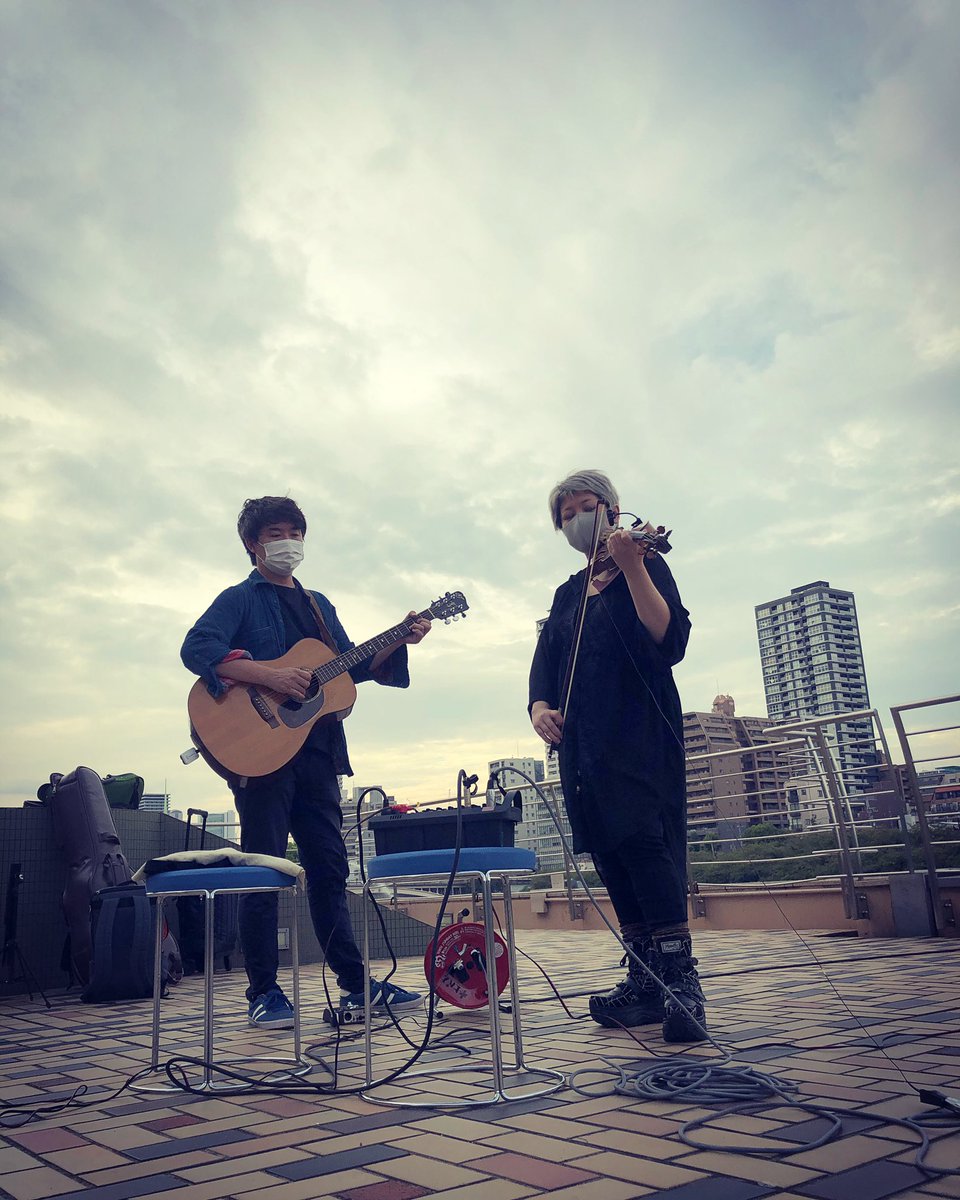 chako_deoma's tweet photo. 2020.10.3 sat
＊
北大江たそがれコンサート2020 スタートしました❗️
10/3(土)　17時頃～(30min)　
「music for stars vol.1」安東フミ(ヴァイオリン)、松本春樹 (ギター)　 #
北大江たそがれコンサート https://t.co/w8LuBId0vu