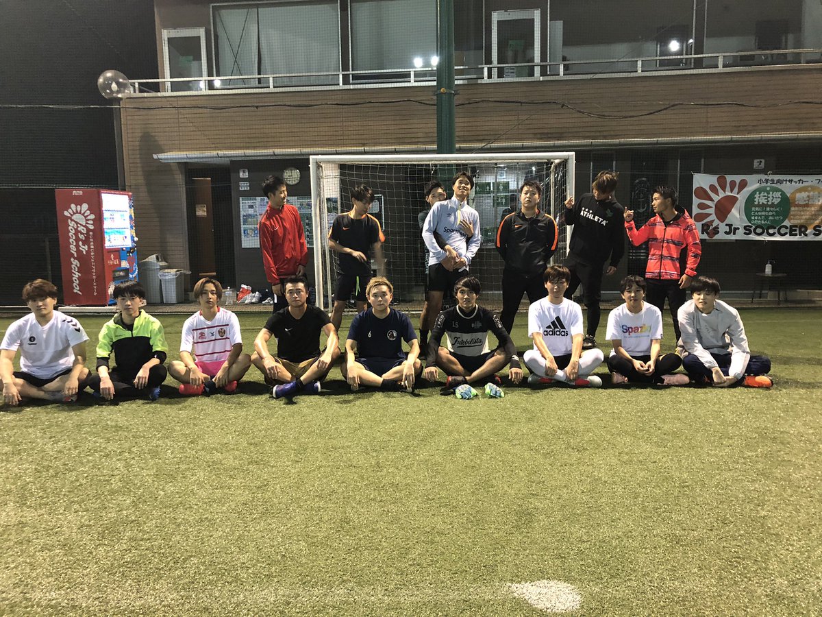 FCOLIVE2's tweet photo. 木曜日の19:00〜21:00までフットサルをやりました⚽️
早速一年生もたくさんきてくれて、みんなたくさん動いてました😊👌
また来週も人数集まり次第やるのでやりたい方はぜひ参加してください☺️
待ってます🌸 https://t.co/mUm43bI61R