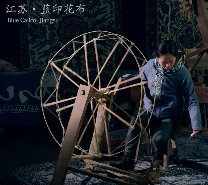 cntolondon's tweet photo. Take a look at the delicate and skilled processes required to turn #cotton into the world-famous #BlueCalico, #Jiangsu: https://t.co/x5hXyu4iPI

#AllUnderOneMoon @Chinacultureorg https://t.co/sDr9jD2Mvk