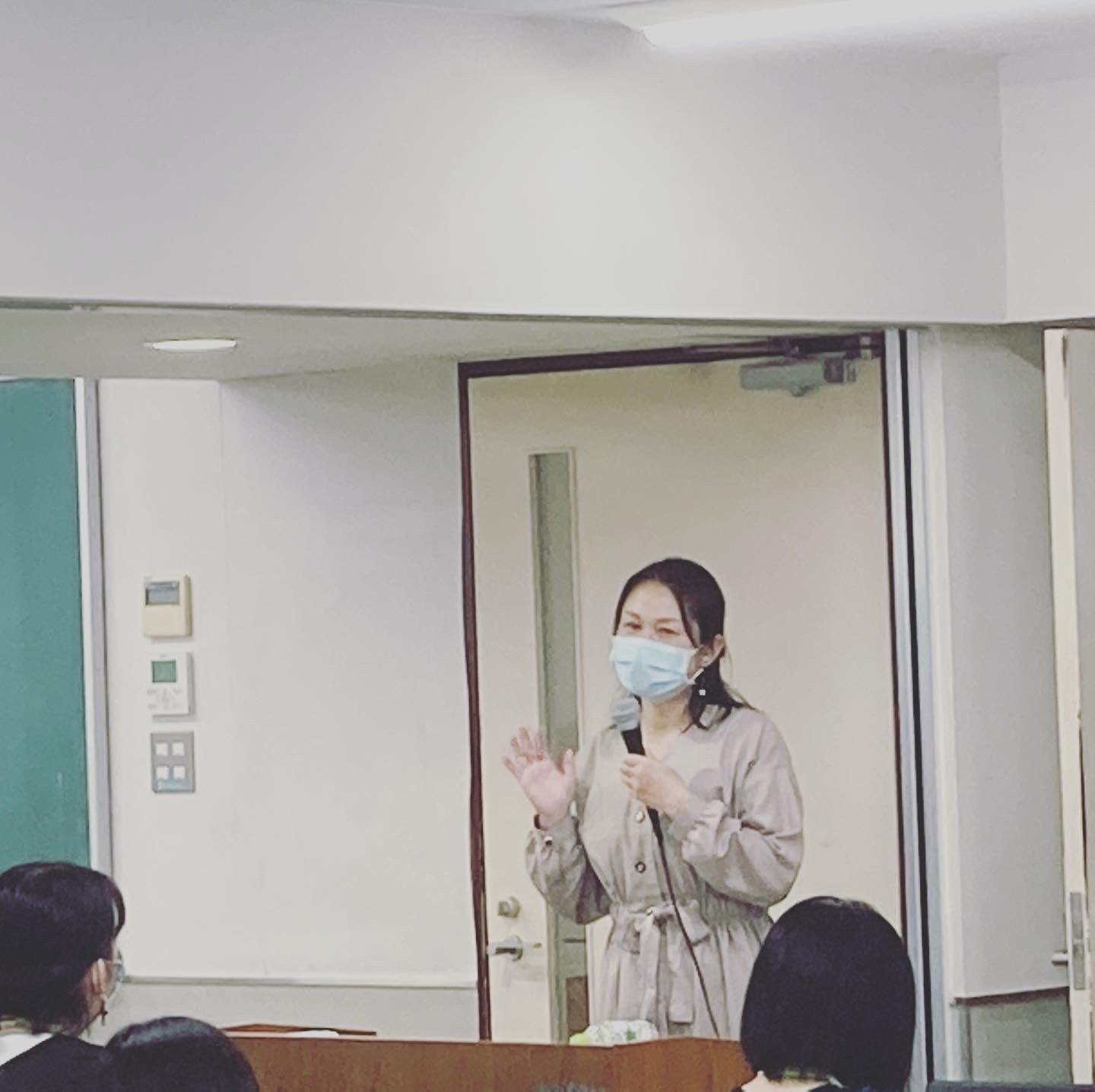 大阪保健福祉専門学校 看護学科 1年生のキャリア形成論では がん患者の会の方にお越しいただき お話を伺いました ご自身の経験を語っていただくことで 患者様のお気持ちを理解することや 看護師としてどう関わるべきかということを学びました
