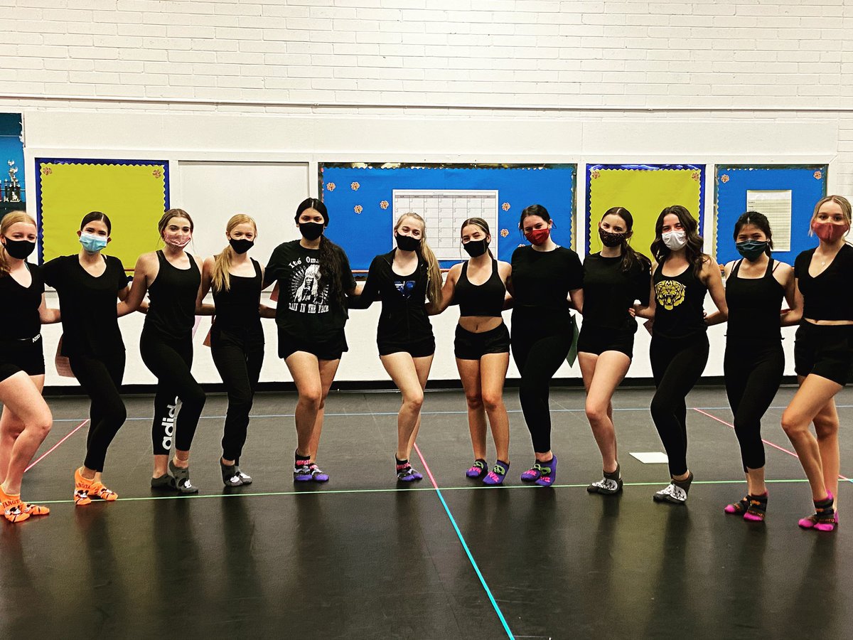 MaranaDance's tweet photo. Dance team sisters and their matching spooky socks 💙💛🐯 https://t.co/cQqkP6uRc0