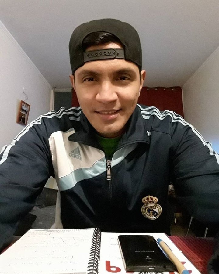 C_Romero7's tweet photo. Estudiando y ganando dinero. https://t.co/JwifP5u3K1