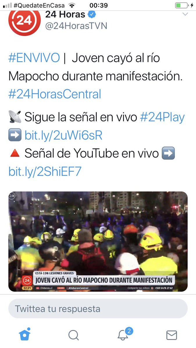 Martoclates's tweet image. Cuando todo Chile vio por TV que intencionalmente los pacos aplastaban a mi hijo entre 2 zorrillos la periodista dijo “casi atropellado parece” Ahora con el niño que tiraron al mapocho dicen “cayó al río” 🤬🤬🤬