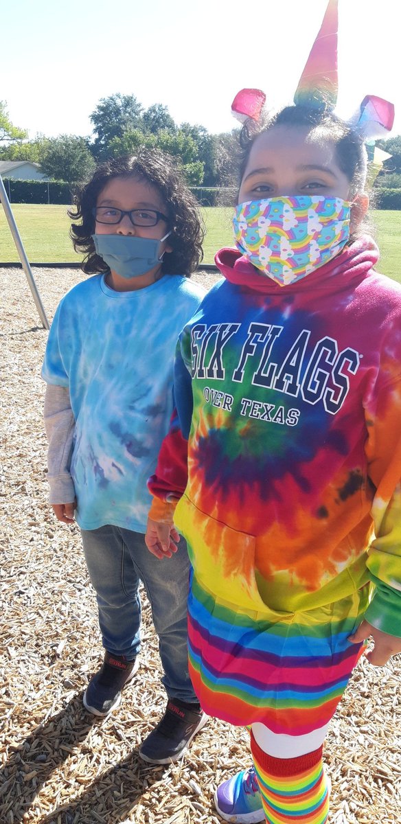 sofysabiduria's tweet image. Tie dye buddies!😍
@Camey_ES
#Spiritweek