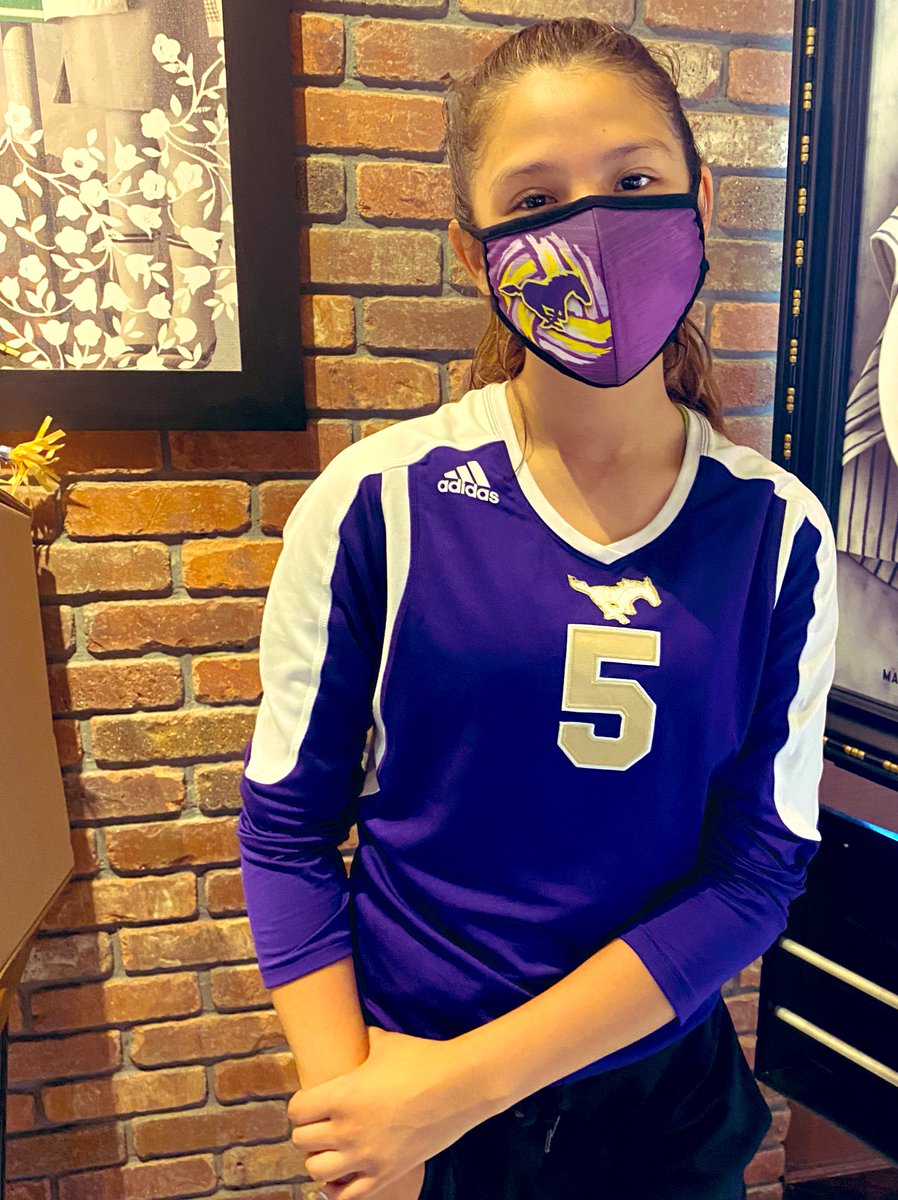 lizzetteee07's tweet photo. My little freshman making volleyball memories #mustangs #BECHS https://t.co/Ca5IzKnBfq