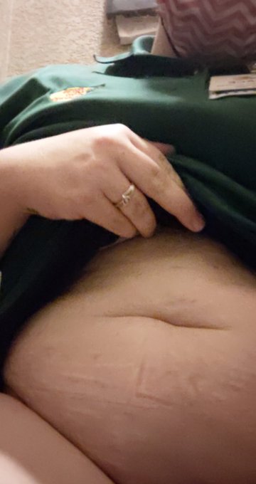 My tummy is so cute https://t.co/8LwZdMDQIl