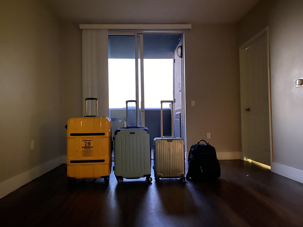 Six years, four pieces of luggage. This is my farewell to Los Angeles. Bye frieeeeends!