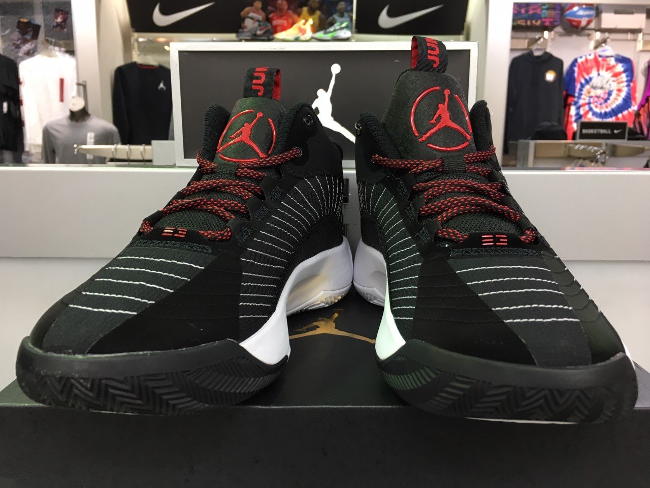 ジャンプマンシルエット 立体オブジェ jordan jumpman logo