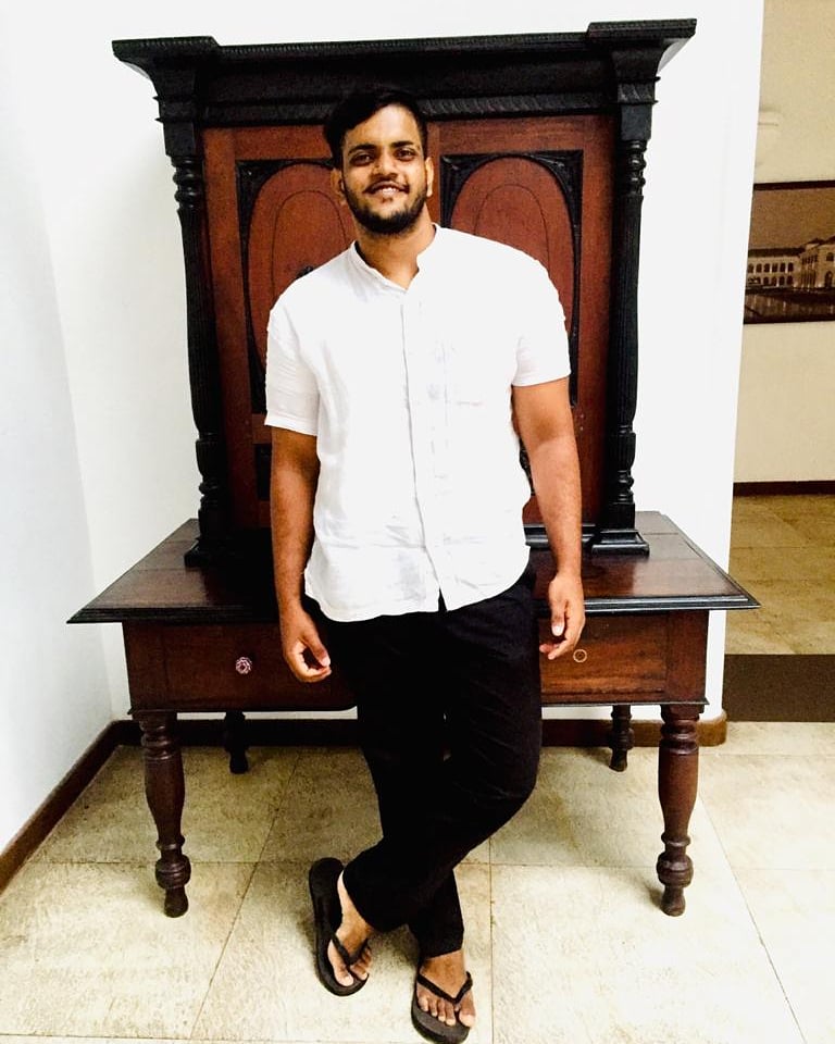 RamashSachintha's tweet photo. If you can't find the sunshine, be the sunshine. 
#justclick #morningsnaps 
#PositiveVibes #positivefriday #daytips https://t.co/L0YUJeQSV0