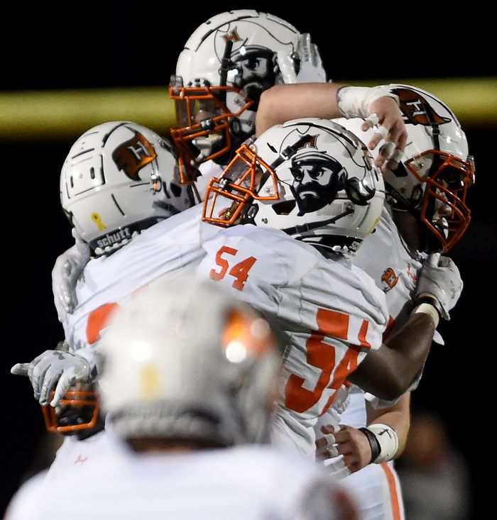 Evrythngcnts's tweet photo. Hoover Bucs OLBs vs Hewitt 2020
#everythingcounts #consideritjoy #ironsharpensiron
@marcusw5_ @DjEstes6 ☠️🏈 https://t.co/39xt4z1vZh