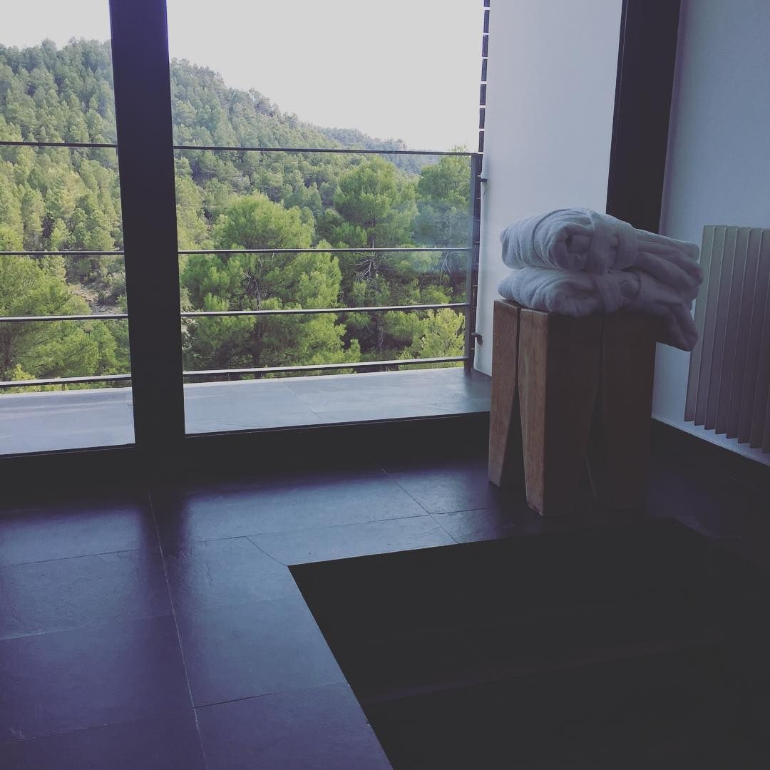 A Bath with a view 📷@cristaherder

#hotel #hotelviews #travel #viaje #viatge #vouyage #reise #travelgram
 #instatravel #architecture #arquitectura #diseño #design #Spain #España #Aragón #Teruel #Matarranya #boutiqueHotel
