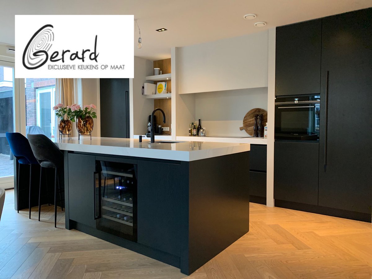 Gerardkeukens.nl,  antraciet eiken met marmer.
