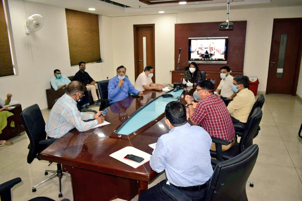 कोरोना संक्रमण के दृष्टिगत मुज़फ्फरनगर मेडिकल कॉलेज के कोविड स्टॉफ व अधिकारियों के साथ कोविड 19 के संबंध में मुज़फ्फरनगर मेडिकल कॉलेज जाकर की समीक्षा बैठक <a href="/PMOIndia/">PMO India</a> <a href="/UPGovt/">Government of UP</a> <a href="/CMOfficeUP/">CM Office, GoUP</a> <a href="/ChiefSecyUP/">S.P. Goyal, Chief Secretary, GoUP</a> <a href="/MoHFW_INDIA/">Ministry of Health</a> <a href="/navneetsehgal3/">Navneet Sehgal</a> <a href="/InfoDeptUP/">Information and Public Relations Department, UP</a>