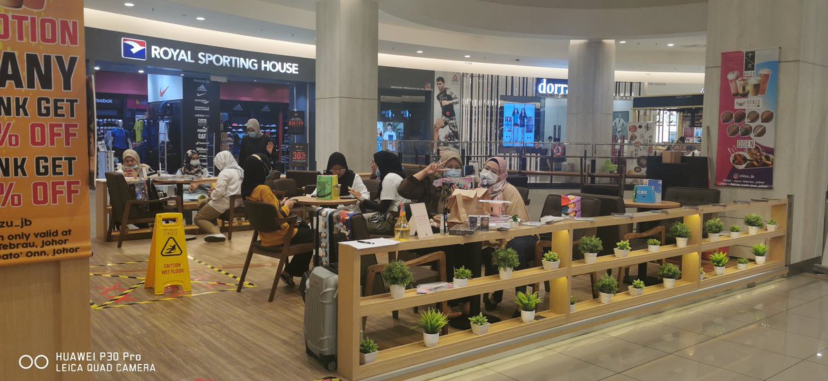 minseok_kms099's tweet photo. we arrived....
said hi & come claim your freebies....
#EXO #EXOLwillwaitEXO9 #8YearsWithEXO #CoffeeDateWithSehun https://t.co/hwwPqxy5s8