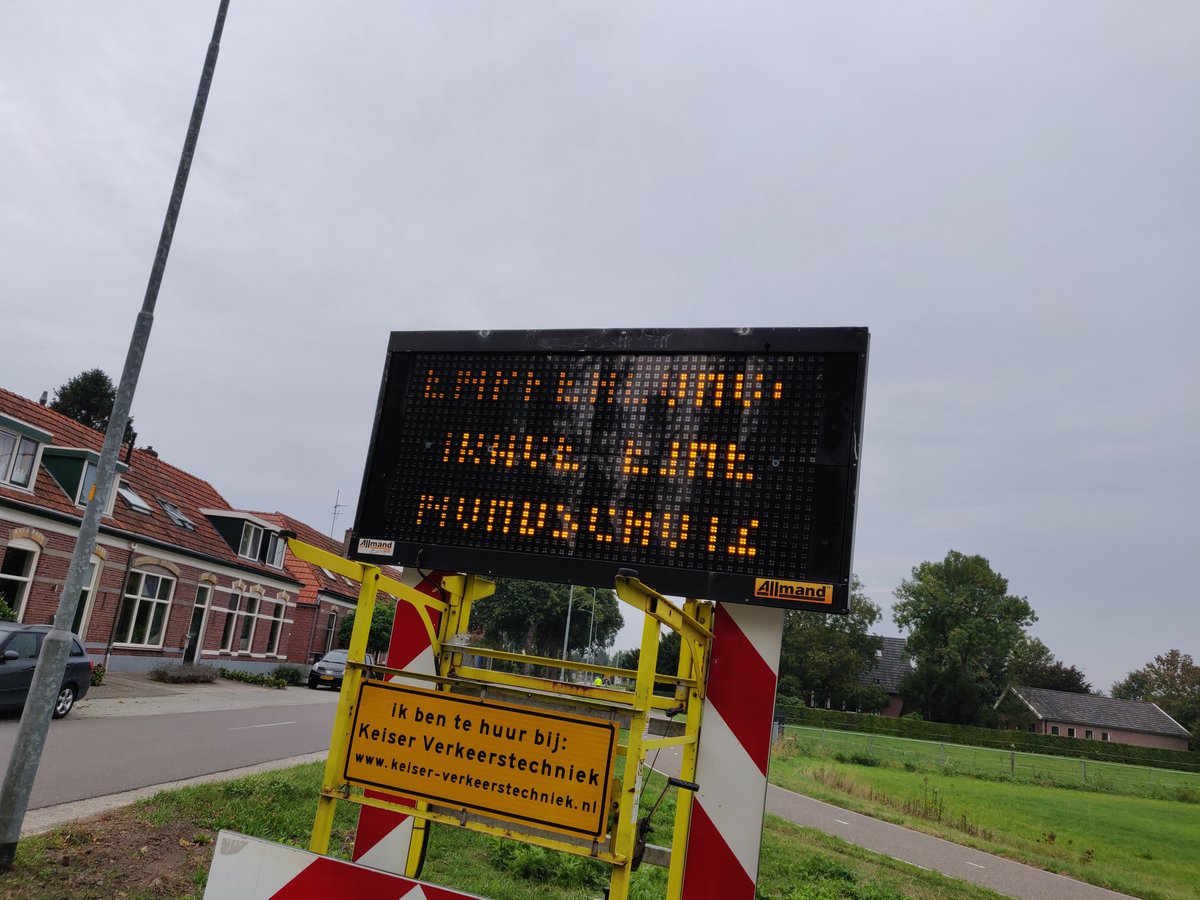 Nice #Winterswijk @Gem_Winterswijk nu weten de #Russen ook van onze regels. Aan de Vredenseweg
#alllanguagesmatter