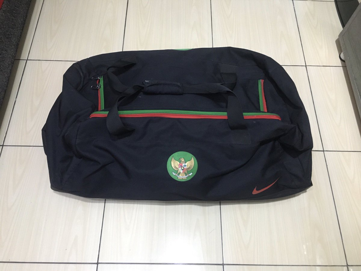 Karisyunianto's tweet photo. Dijual : Koper Timnas Training &amp; Travel 
Koper Training : Rp. 1.500.000
Koper Travel : Rp. 2.000.000
Cp. 081212595550 
@Jerseyforum @JerseyLigina @Officialkjti #kopertimnas #timnas https://t.co/nvyaz2NXZF