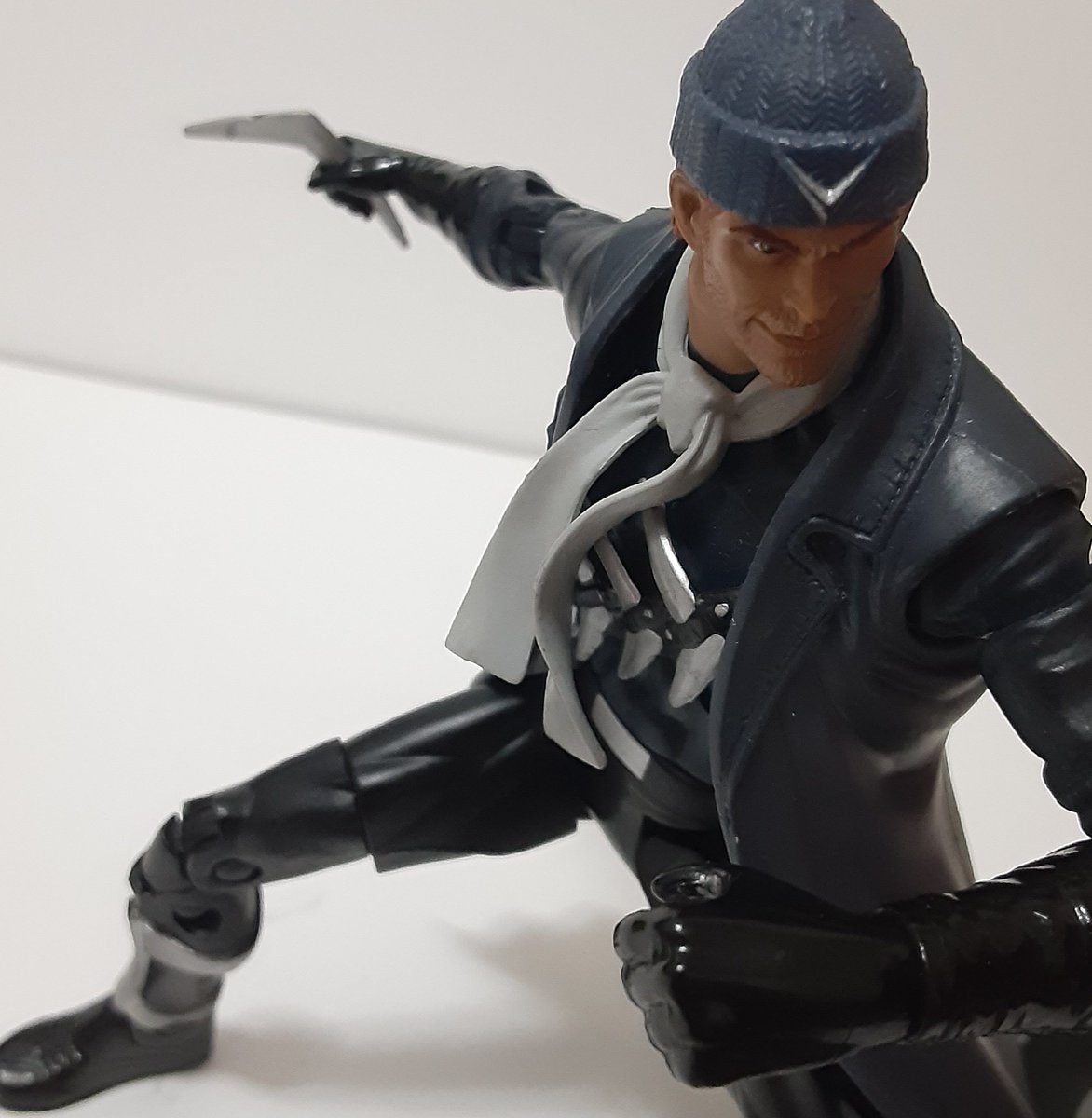  #toytober 10/3DC universe Classics Wave 18 Captain Boomerang (2011)Based off his appearance in the Brightest Day maxi-series, this Flash rogue is a rare occurence in the DC Universe Classics line, having both double-jointed knees and elbows.