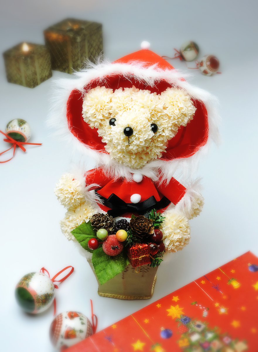 よみうりカルチャー横浜 花テディベア資格取得講座 プリザやアーティフィシャルフラワーのカーネーションでぬいぐるみのように可愛い花テディベアを作ります 11月 12月は写真の クリスマスベア を 資格はちょっとという方も まずは2回のご受講から