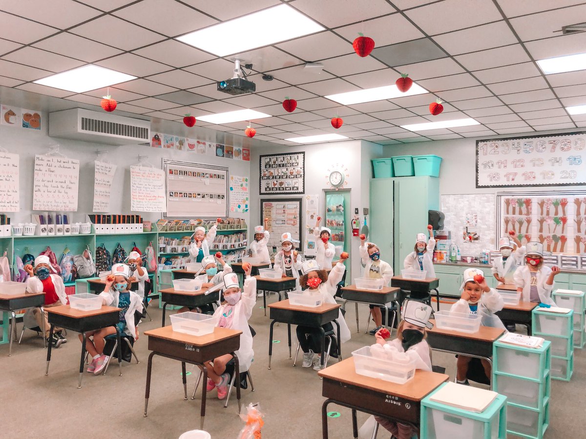 Learning about Johnny Appleseed with our Seed by Seed unit. bit.ly/PGApplesandApp…