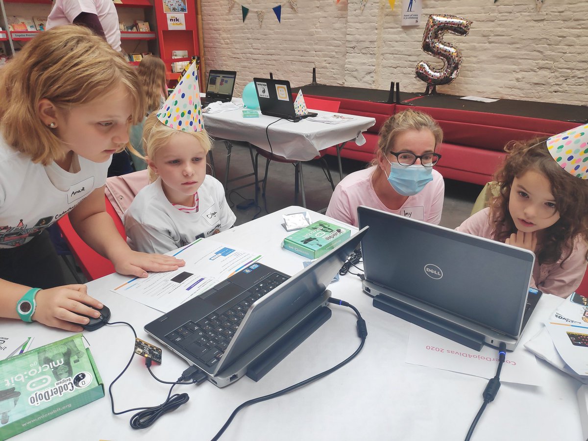 CoderDojoBe's tweet image. Hopla, en zo werd powergirl Anouk ineens ook Coach 💪
#CDJ4Divas #CoolGirlsCode #Coding4Girls