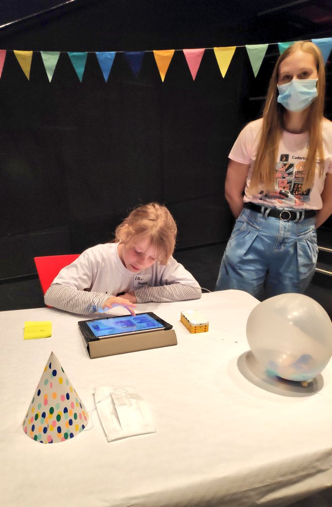 CoderDojoBe's tweet image. En de dames zijn ondertussen ook goed weg met Lego Spike! 
#CDJ4Divas #Coding4Girls #CoolGirls