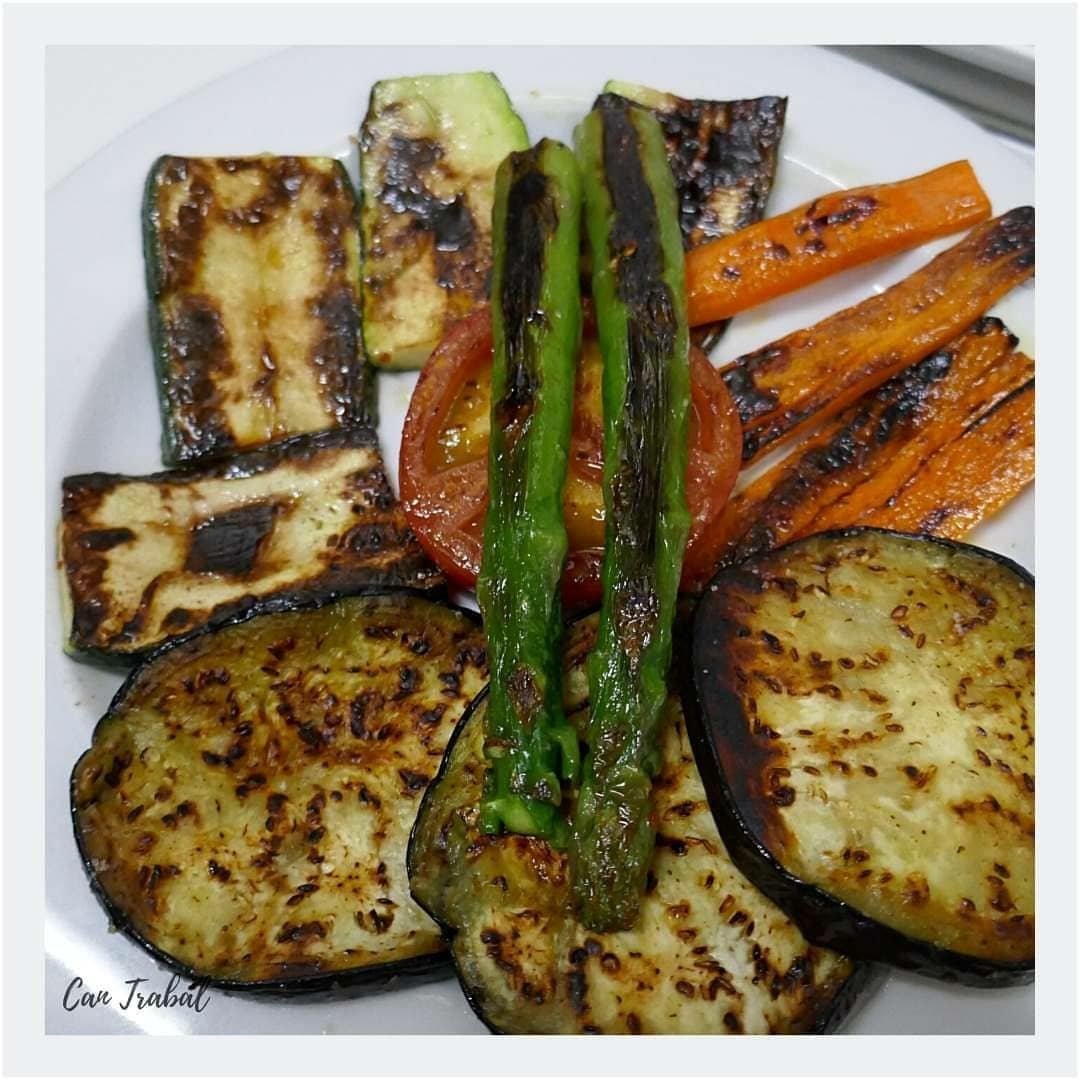 MasiaCanTrabal's tweet photo. ¡Que verduras más deliciosas!En Masía #CanTrabal nos encanta utilizar productos de temporada pero también productos locales.
Unas buenas verduras a la plancha y ¡a disfrutar en la mesa! Reservas
📞934746622
3h.Parking gratuito en Centro Comercial #cornella #barcelona #restaurante https://t.co/vjM1STvAQy