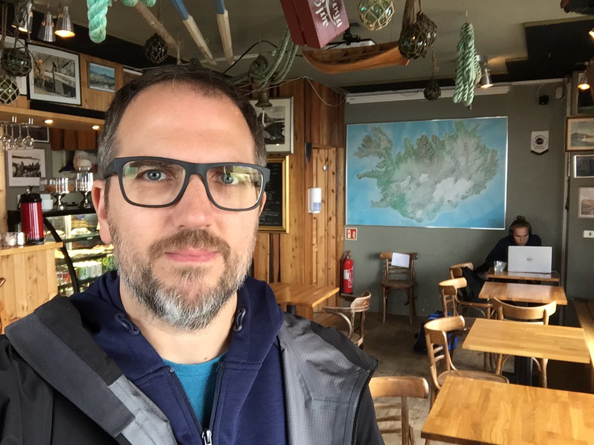 suicafilms's tweet photo. El codirector de 'LOBSTER SOUP', @rafamoles, ha vuelto al  café islandés donde sucede toda esta historia de pescadores, turistas, volcanes y escopetas. Esta tarde presentará la película en el festival internacional @RIFF_Reykjavik :) Ganas de mostrar el filme a sus protagonistas. https://t.co/4IjyOjhDjQ