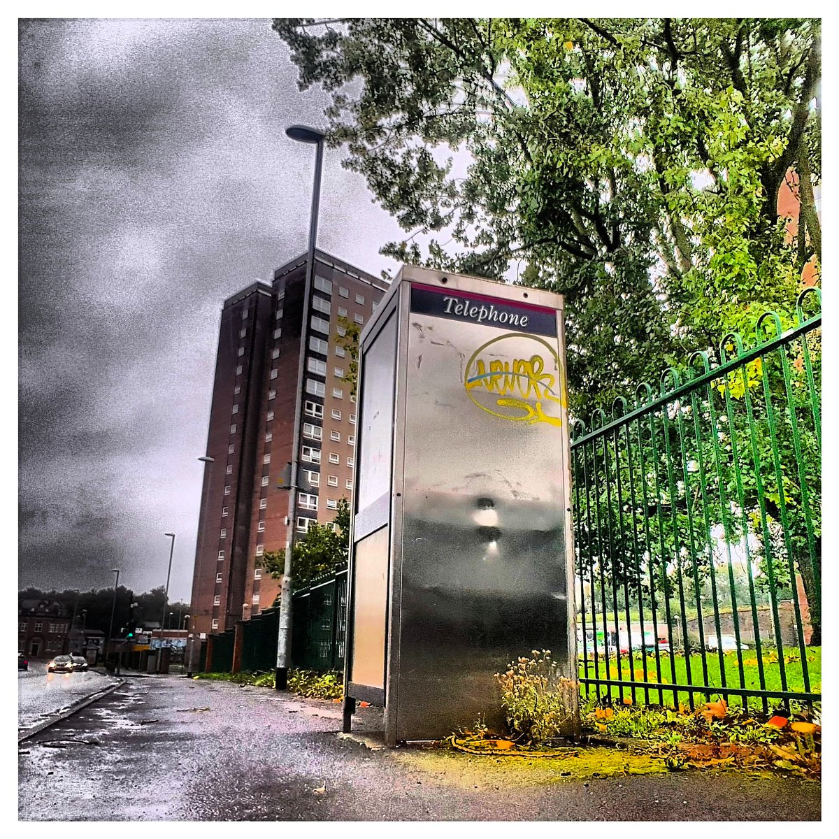 wkrslunchtime's tweet photo. Hunting phone boxes with @iamzuuk and @CompassFestLDS #ZUpickmeup #telephonething https://t.co/tRO7n6jsT4