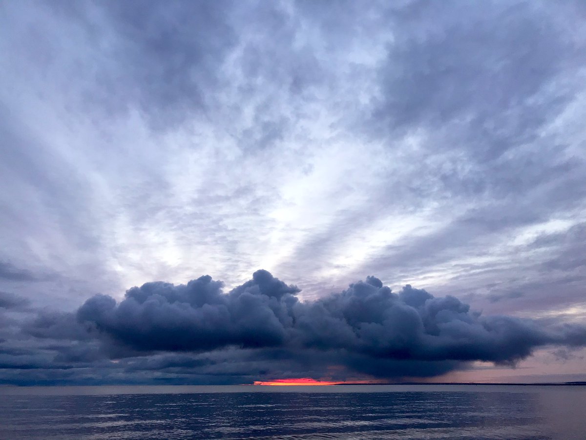 Sunrise DCXLII. Not all sunrises are created equal. – bei  Davin's Beach