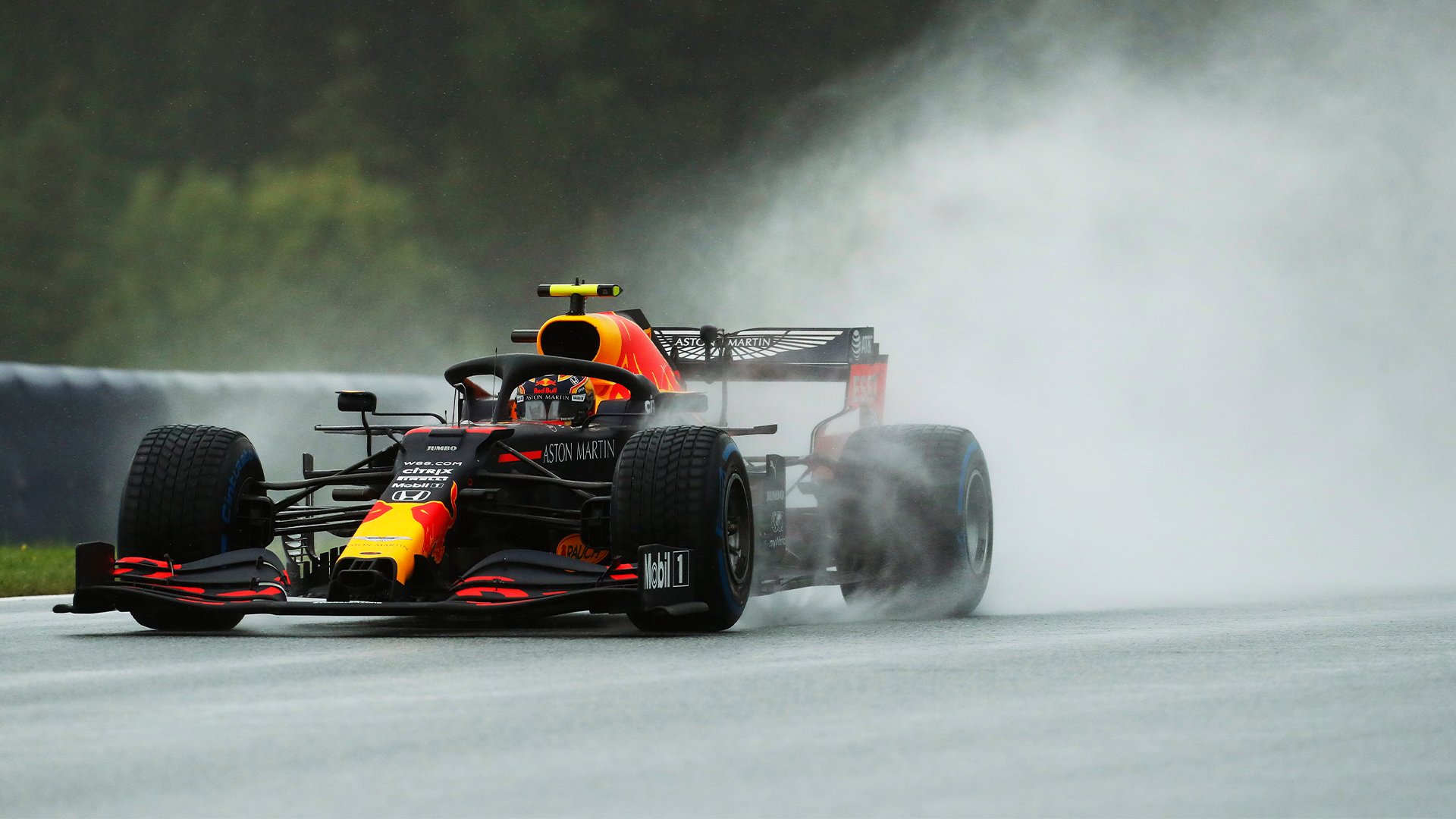 Oracle Red Bull Racing Fitting The Wet Tyres As Stormalex Arrives In The Uk T Co Xqxgboujr0 Twitter