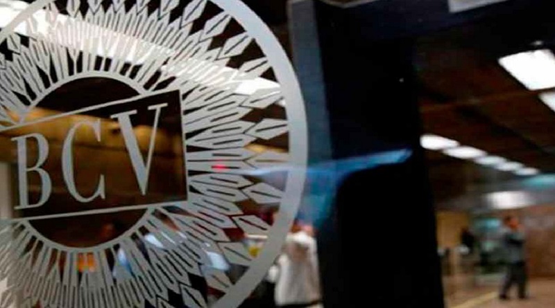 VTVcanal8's tweet photo. Tasa del dólar oficial cierra este viernes en Bs. 438.517,60 y el euro en Bs. 513.758,45

#SputnikVEsEsperanza 

https://t.co/FDgEFxmilL https://t.co/mVlKtmjeg9