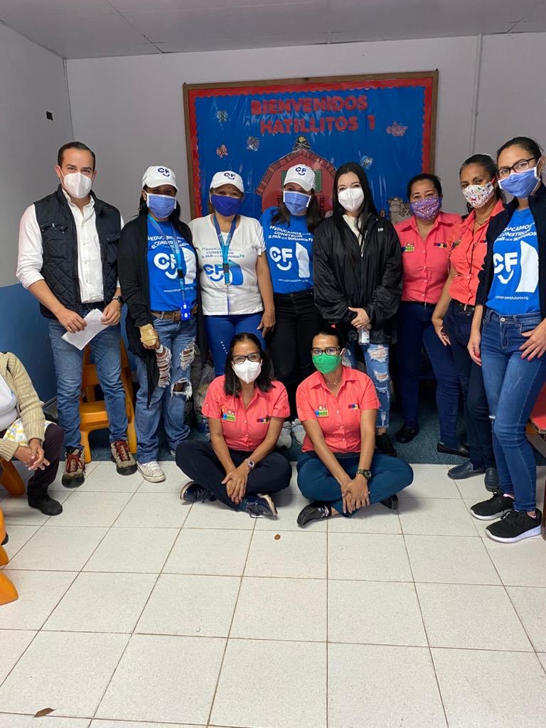 Nuestros niños del municipio y de #lahatillanita son prioridad. Gracias a @construfuturos ,entregamos alimentos no perecederos. Seguimos apoyando a nuestros peques.En pandemia,en la peor crisis económica de toda la historia de nuestro país y sin recursos en <a href="/fundhainfave/">Fundhainfave</a> no para.