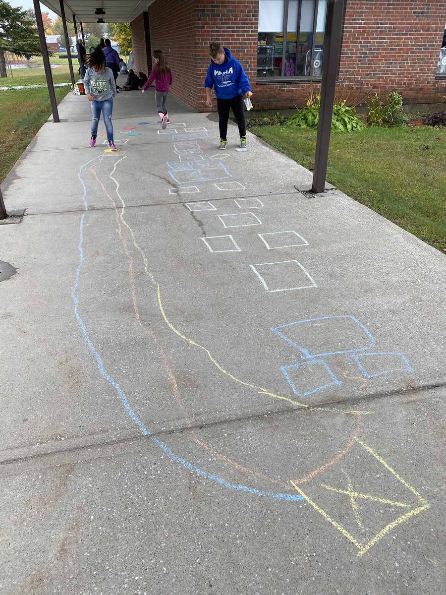 HighgateHawks's tweet photo. What happens when it rains but your classroom has to be disinfected and students have to leave? Paraeducators use the overhangs to create FUN at recess!
#smilesaysitall #recess #highgatehawks https://t.co/d4aa2CJkhN