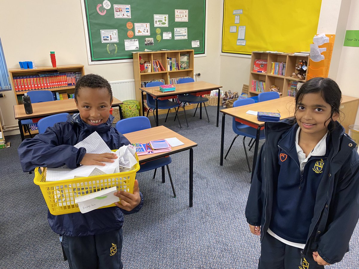 Children at Repton Plus have made a start today to gain their Green Blue Peter badge. A great effort to think about how and why we recycle. 👏 <a href="/Linds_bluepeter/">Lindsey Russell</a> <a href="/cbbc/">CBBC</a> #AReptonPrepStory