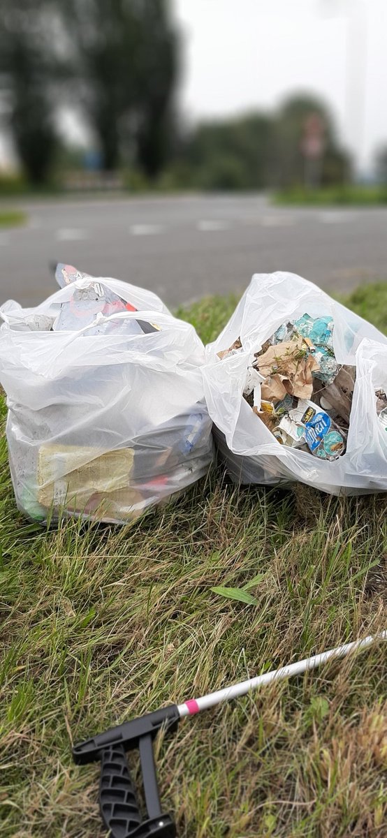 Veel kleine beetjes maken 1 grote berg zwerfafval! Ongelooflijk veel gevonden langs onze wekelijkse route. Ook dingen zo groot dat ze niet in onze afvalzakken pasten, deze gemeld via de <a href="/GemeenteMeppel/">Gemeente Meppel</a> app!
#trashwalkers #zwerfafval #frisseneusgroeneberm
