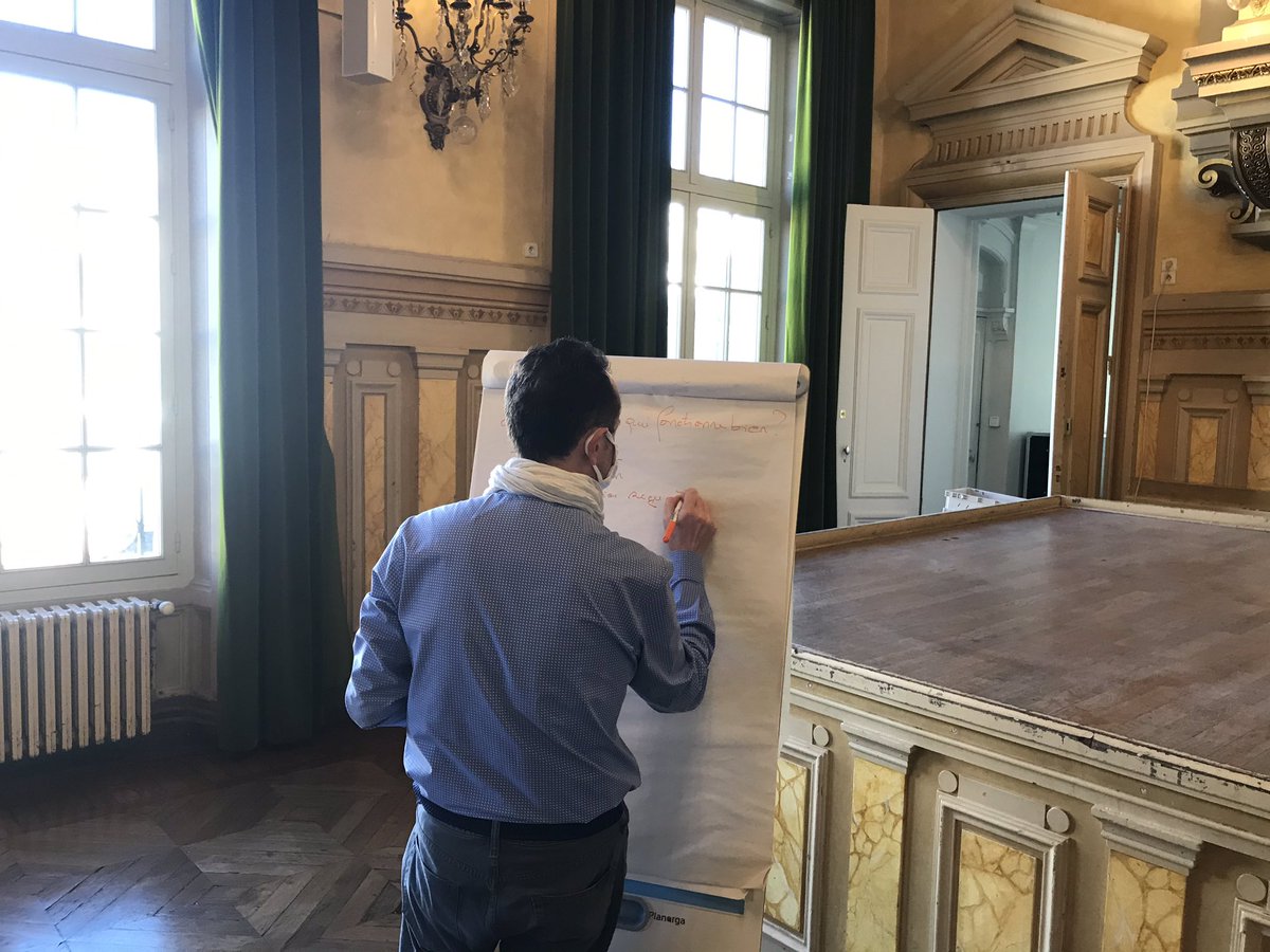 Lancement en mairie <a href="/Paris19e/">Mairie du 19e</a> de la co-construction des conseils de quartier « nouvelle génération»
Ça commence par 1 retour d’expérience sur leur fonctionnement actuel. Les groupes d’animation travaillent toute la journée pour réinventer la participation citoyenne dans le 19e.