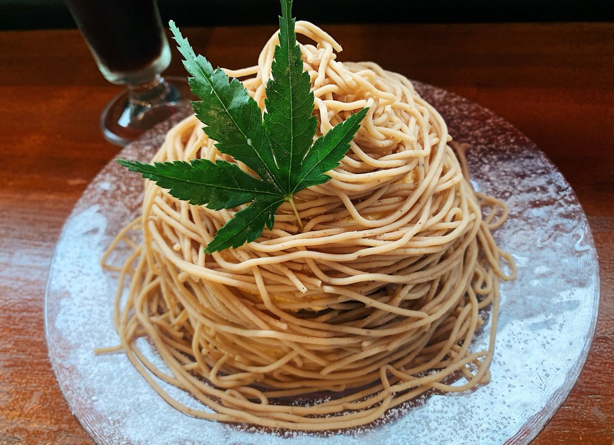 【Parlor Vinefru】 @東京:東銀座駅から徒歩8分 目の前で栗ペーストを絞り上げる「和平栗パンケーキ」を...