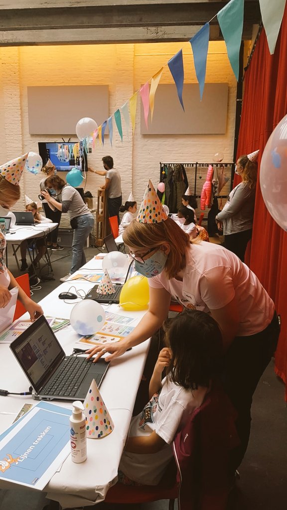 CoderDojoBe's tweet image. De feestelijke Scratch-sessie in volle gang! 🥳
#CDJ4Divas #CoolGirlsCode #Coding4Girls