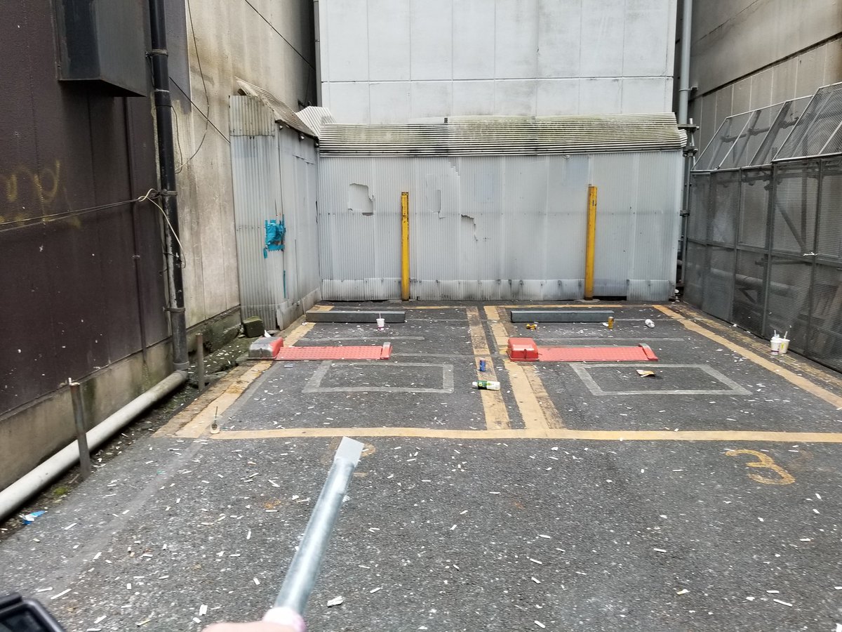 ブシュケイ アサルトフォックス 秋葉原の例の駐車場です こんだけのゴミがありました そして数時間後 彼らは 何も知らない そこは 喫煙所じゃ無いんだよなぁ リアルライフヒーロー 秋葉原 ブシュケイ アサルトフォックス 秋葉原の例の駐車場です こんだけのゴミがありました そして数時間後 彼らは 何も知らない そこは 喫煙所じゃ無いんだよなぁ リアルライフヒーロー 秋葉原